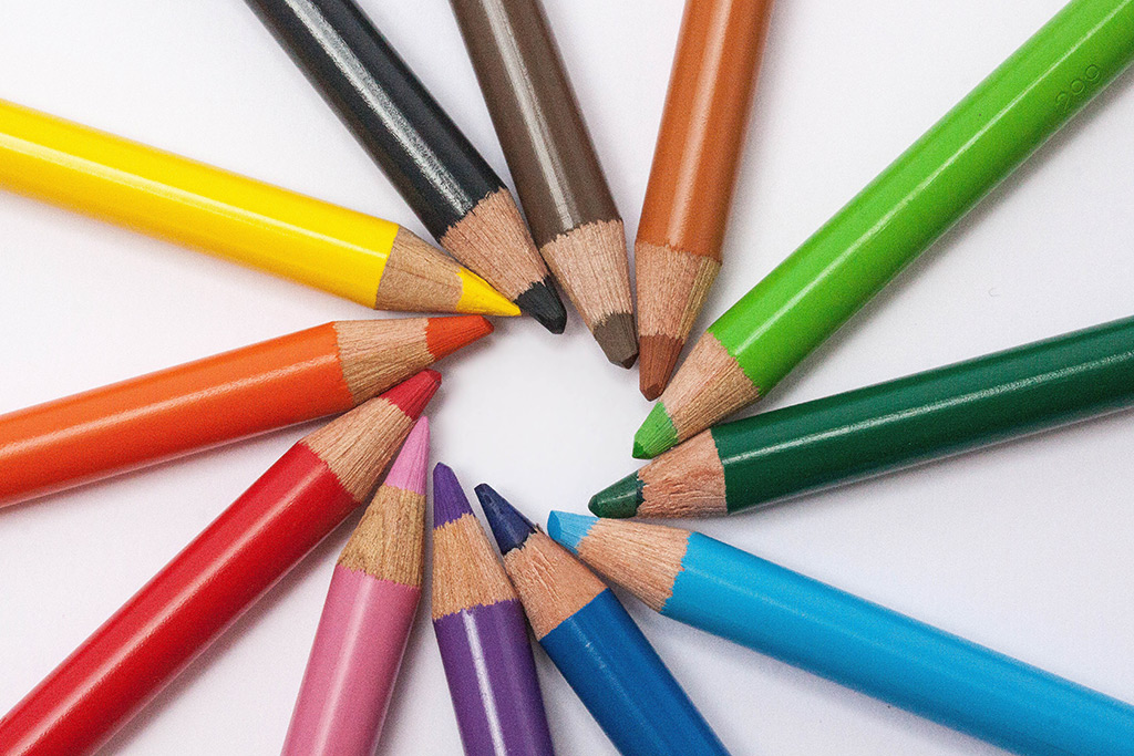 https://pixabay.com/photos/colored-pencils-colour-pencils-374771/